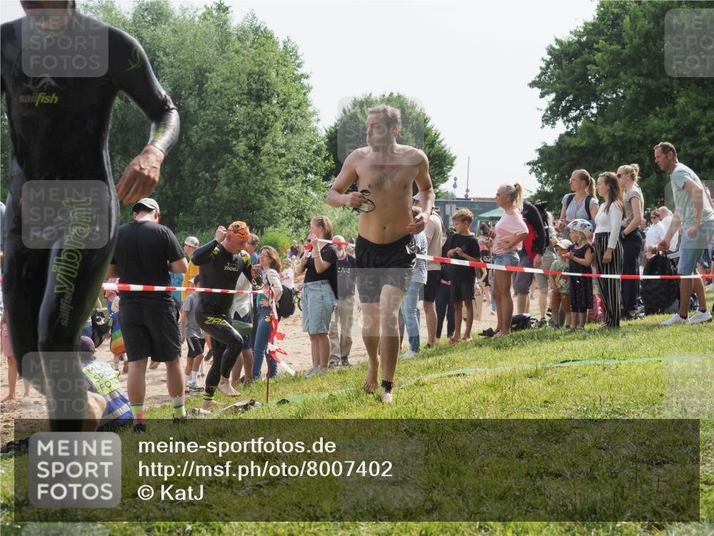 15.06.2025 - 27. Vierlanden-Triathlon KatJ http://msf.ph/oto/8007402 15.06.2025 10:06:11 Schwimmen 362, 369, 370, 381, 410, 418, 448, 455 meine-sportfotos.de