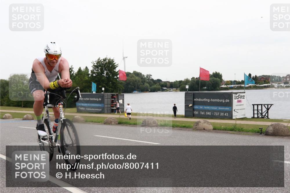 15.06.2025 - 27. Vierlanden-Triathlon H.Heesch http://msf.ph/oto/8007411 15.06.2025 10:42:54 Radfahren 115, 147 meine-sportfotos.de