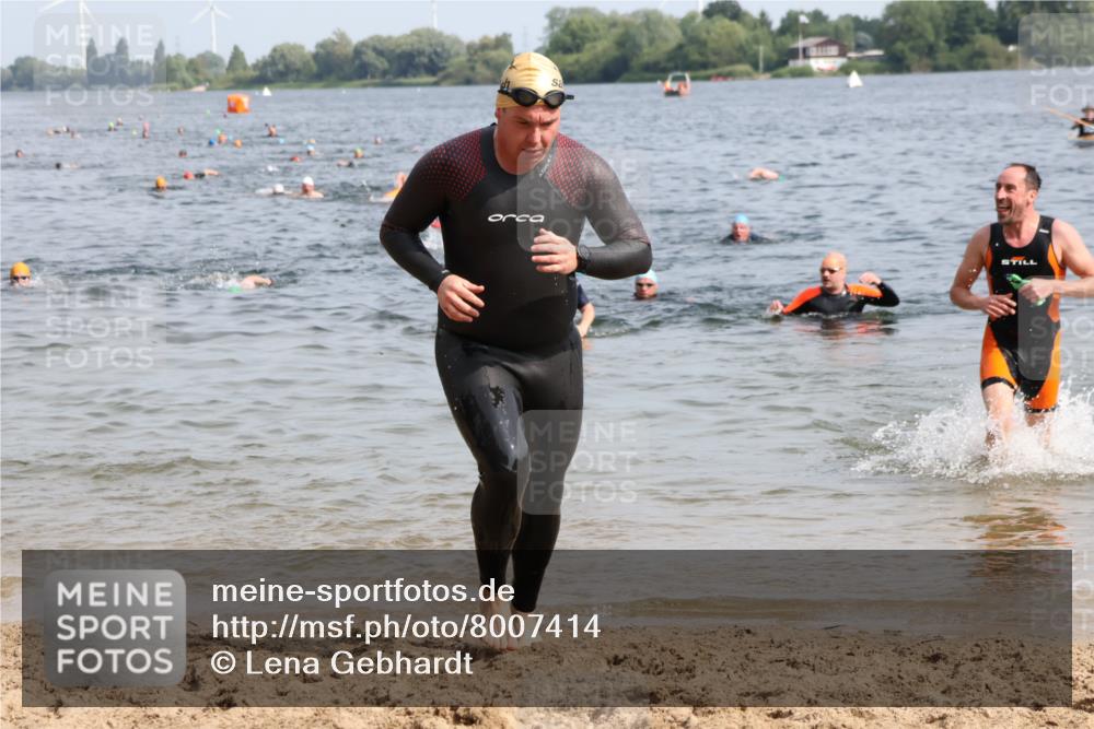 15.06.2025 - 27. Vierlanden-Triathlon Lena Gebhardt http://msf.ph/oto/8007414 15.06.2025 10:05:19 Schwimmen 364, 382, 384, 393, 402, 409, 422, 456 meine-sportfotos.de