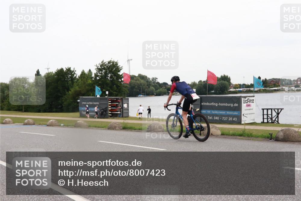 15.06.2025 - 27. Vierlanden-Triathlon H.Heesch http://msf.ph/oto/8007423 15.06.2025 10:43:03 Radfahren  meine-sportfotos.de