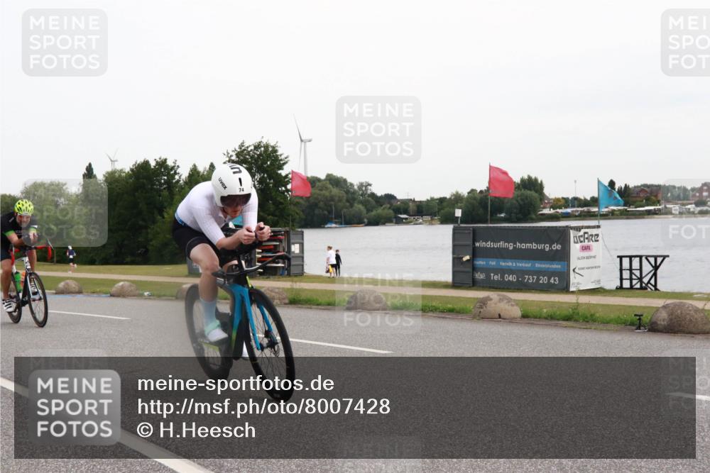 15.06.2025 - 27. Vierlanden-Triathlon H.Heesch http://msf.ph/oto/8007428 15.06.2025 10:43:07 Radfahren 74, 102, 236 meine-sportfotos.de