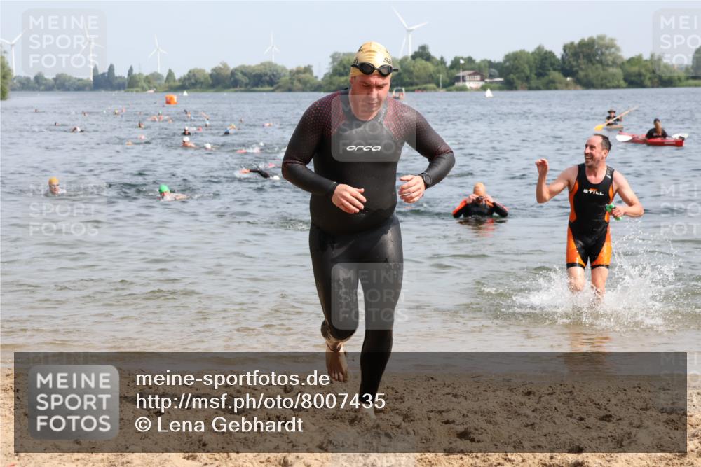 15.06.2025 - 27. Vierlanden-Triathlon Lena Gebhardt http://msf.ph/oto/8007435 15.06.2025 10:05:19 Schwimmen 364, 382, 384, 393, 402, 409, 422, 456 meine-sportfotos.de