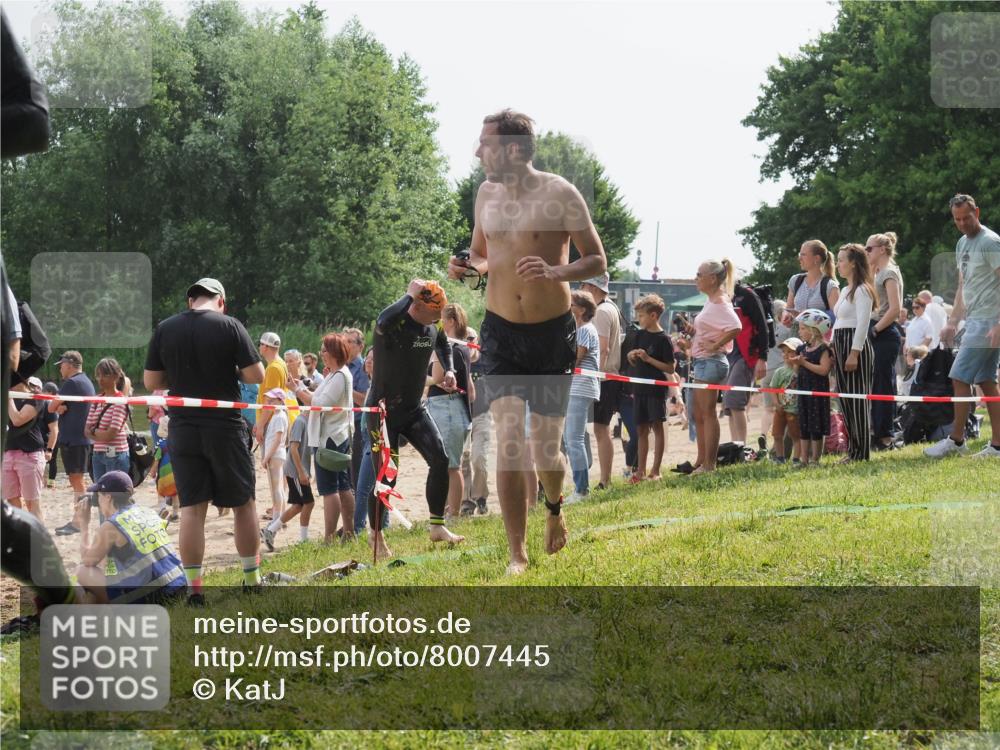15.06.2025 - 27. Vierlanden-Triathlon KatJ http://msf.ph/oto/8007445 15.06.2025 10:06:11 Schwimmen 362, 369, 370, 381, 410, 418, 448, 455 meine-sportfotos.de
