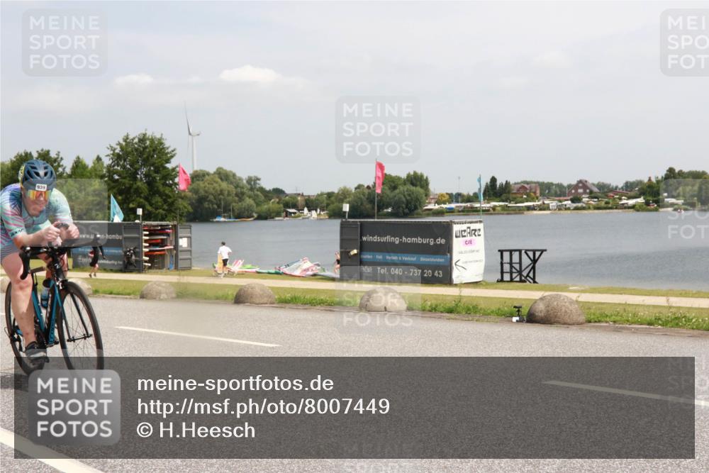 21.06.2025 - 27. Vierlanden-Triathlon H.Heesch http://msf.ph/oto/8007449 15.06.2025 12:00:21 Radfahren 785, 939 meine-sportfotos.de