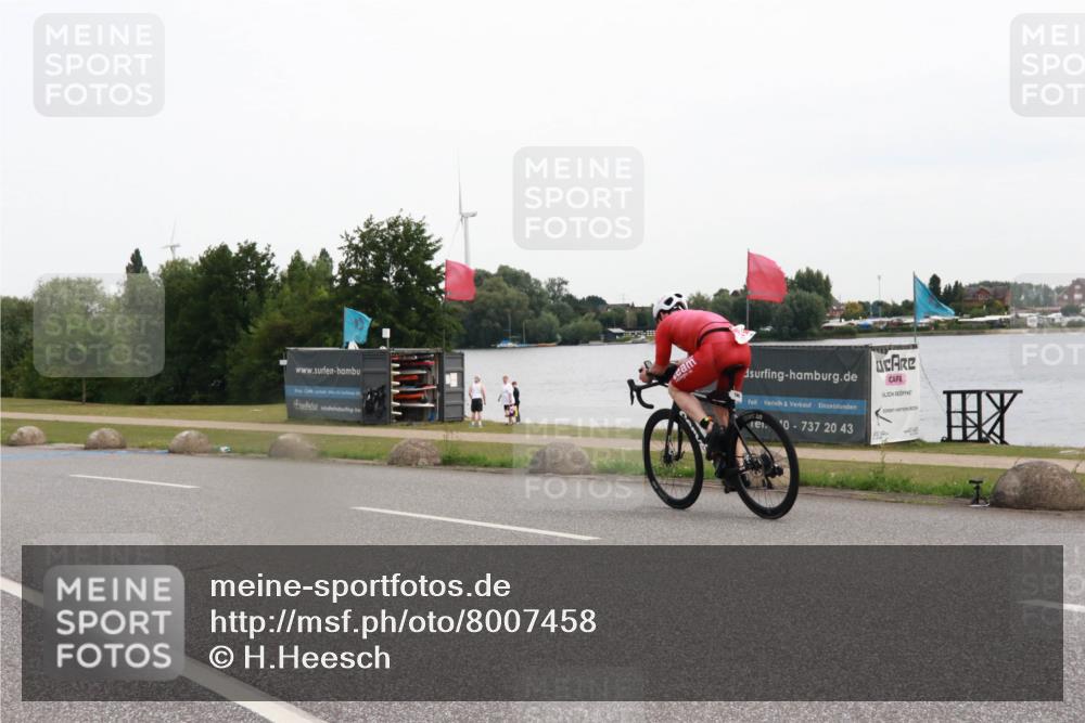 15.06.2025 - 27. Vierlanden-Triathlon H.Heesch http://msf.ph/oto/8007458 15.06.2025 10:43:15 Radfahren 65, 124, 202 meine-sportfotos.de