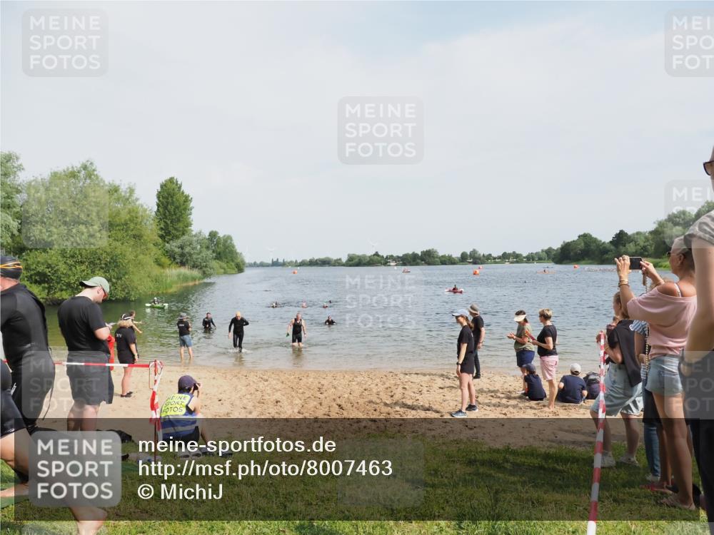 21.06.2025 - 27. Vierlanden-Triathlon MichiJ http://msf.ph/oto/8007463 15.06.2026 10:07:58 Schwimmen 395, 403, 407 meine-sportfotos.de