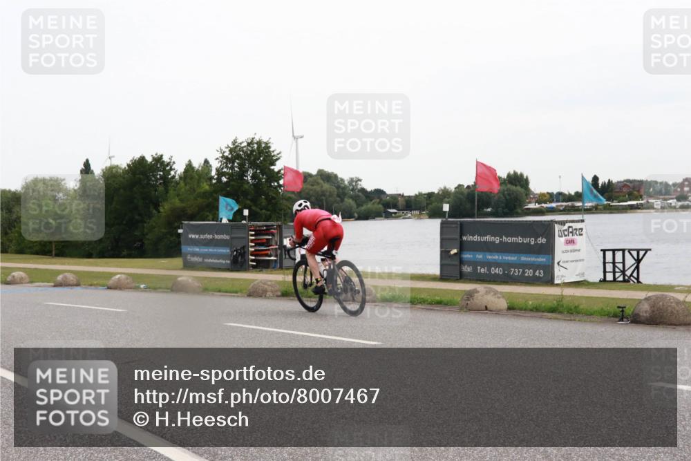 15.06.2025 - 27. Vierlanden-Triathlon H.Heesch http://msf.ph/oto/8007467 15.06.2025 10:43:16 Radfahren 65, 124, 202, 266 meine-sportfotos.de