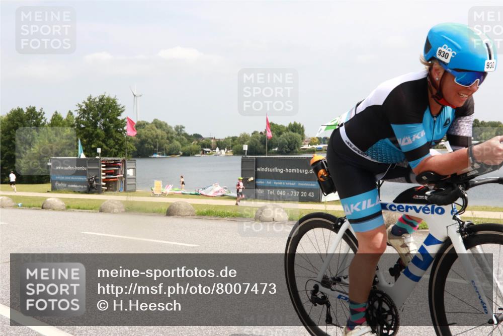 21.06.2025 - 27. Vierlanden-Triathlon H.Heesch http://msf.ph/oto/8007473 15.06.2025 12:00:26 Radfahren 930, 939 meine-sportfotos.de
