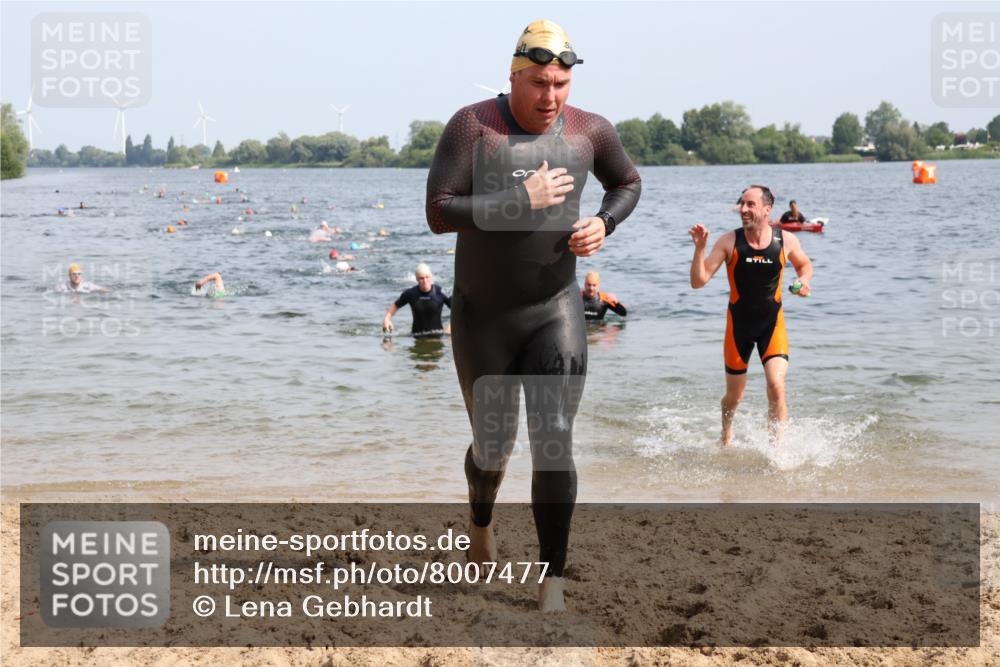 15.06.2025 - 27. Vierlanden-Triathlon Lena Gebhardt http://msf.ph/oto/8007477 15.06.2025 10:05:20 Schwimmen 364, 382, 384, 393, 402, 409, 422, 456 meine-sportfotos.de