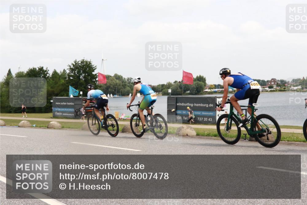21.06.2025 - 27. Vierlanden-Triathlon H.Heesch http://msf.ph/oto/8007478 15.06.2025 12:08:45 Radfahren 677, 774, 878, 979, 994, 995, 996, 997, 998, 1009, 1010, 1011, 1013 meine-sportfotos.de