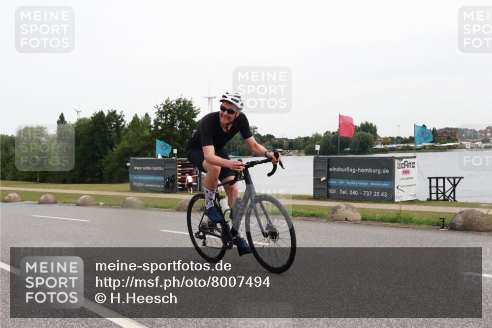 15.06.2025 - 27. Vierlanden-Triathlon H.Heesch http://msf.ph/oto/8007494 15.06.2025 10:43:48 Radfahren 232, 389 meine-sportfotos.de