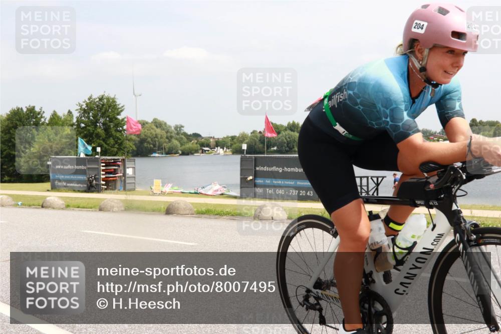 21.06.2025 - 27. Vierlanden-Triathlon H.Heesch http://msf.ph/oto/8007495 15.06.2025 12:00:40 Radfahren 199, 204, 966 meine-sportfotos.de