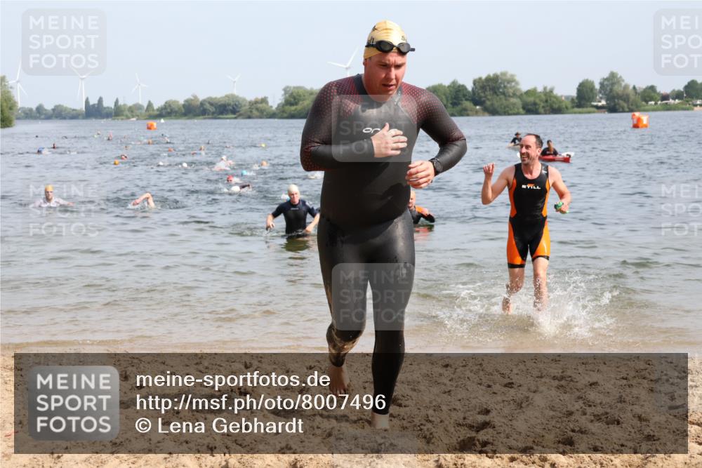 15.06.2025 - 27. Vierlanden-Triathlon Lena Gebhardt http://msf.ph/oto/8007496 15.06.2025 10:05:20 Schwimmen 364, 382, 384, 393, 402, 409, 422, 456 meine-sportfotos.de