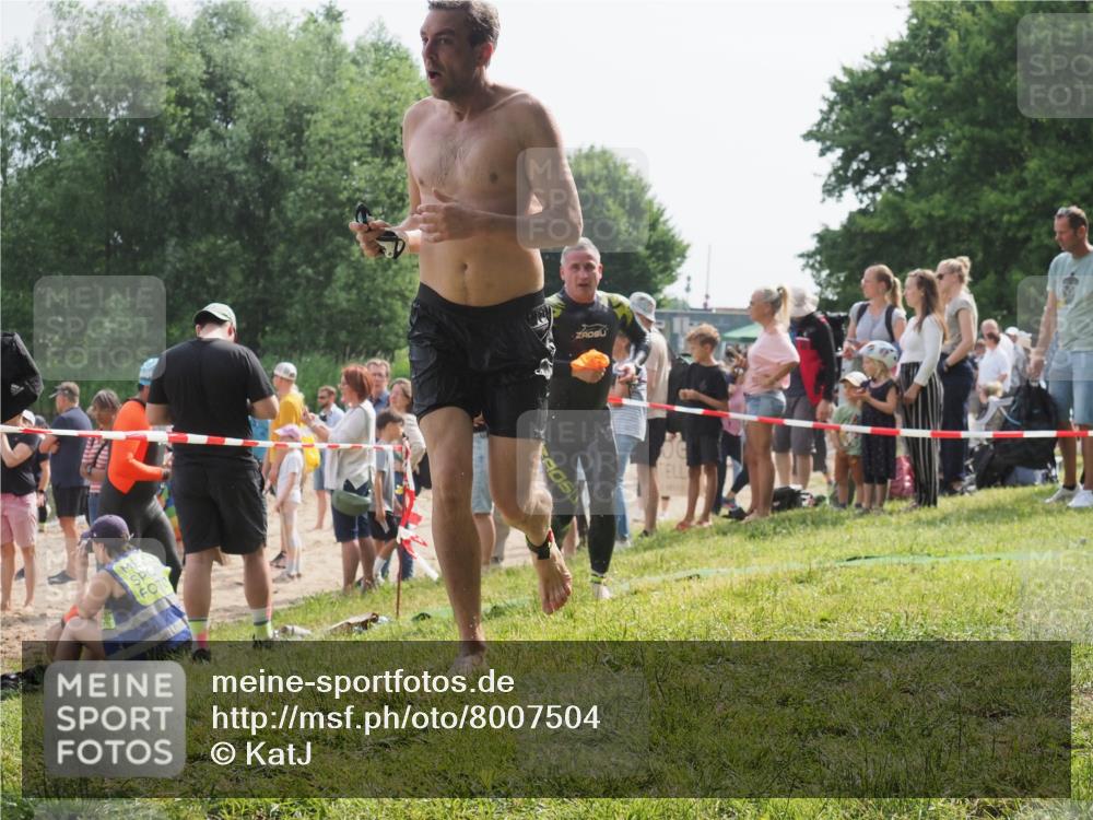 15.06.2025 - 27. Vierlanden-Triathlon KatJ http://msf.ph/oto/8007504 15.06.2025 10:06:12 Schwimmen 362, 369, 370, 381, 418, 448, 455 meine-sportfotos.de