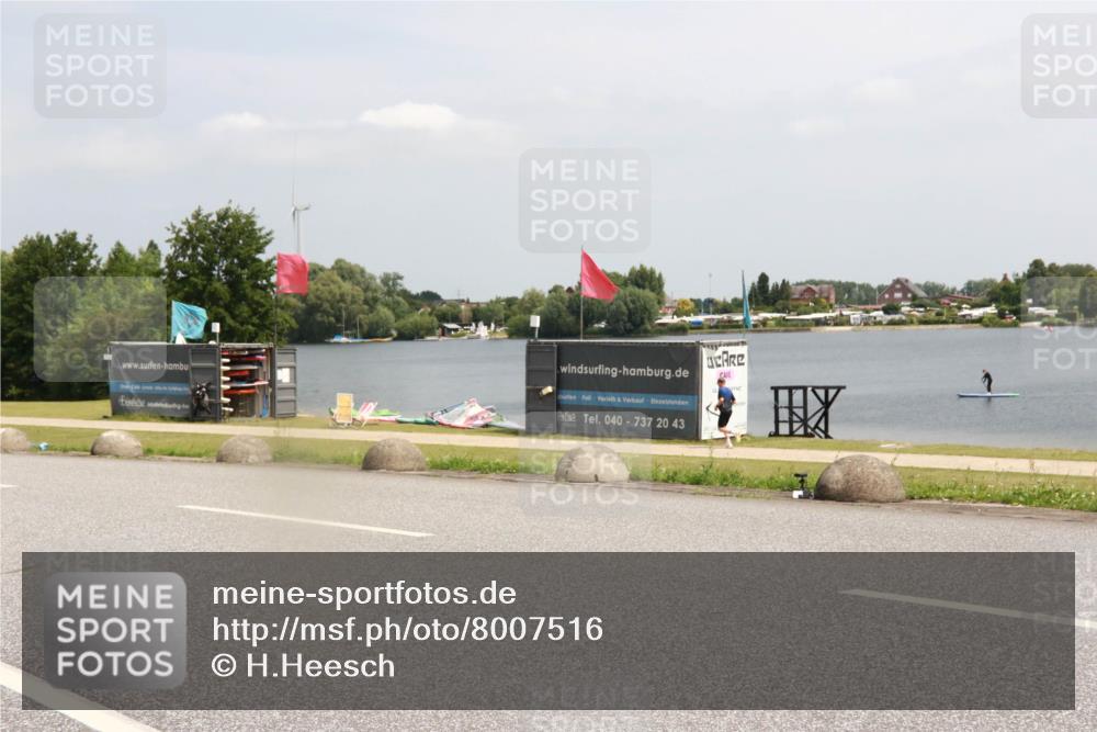 21.06.2025 - 27. Vierlanden-Triathlon H.Heesch http://msf.ph/oto/8007516 15.06.2025 12:00:41 Radfahren 199, 204, 966 meine-sportfotos.de