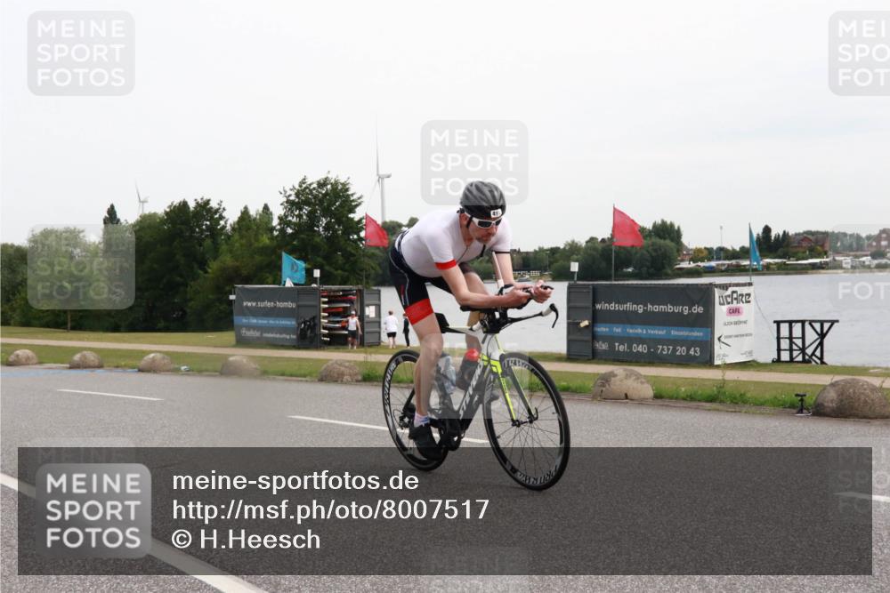 15.06.2025 - 27. Vierlanden-Triathlon H.Heesch http://msf.ph/oto/8007517 15.06.2025 10:44:02 Radfahren 225, 263, 383, 411 meine-sportfotos.de