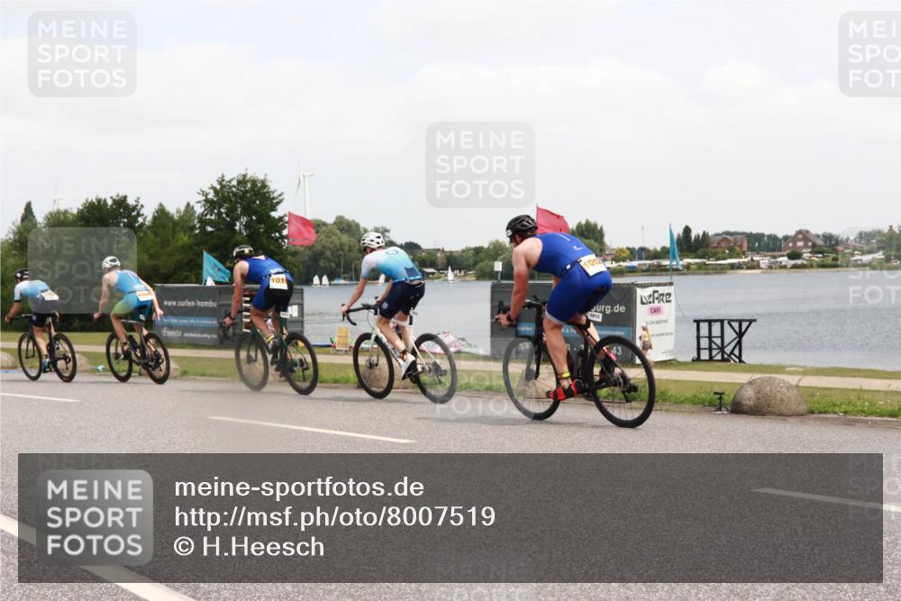 21.06.2025 - 27. Vierlanden-Triathlon H.Heesch http://msf.ph/oto/8007519 15.06.2025 12:08:45 Radfahren 677, 774, 878, 979, 994, 995, 996, 997, 998, 1009, 1010, 1011, 1013 meine-sportfotos.de