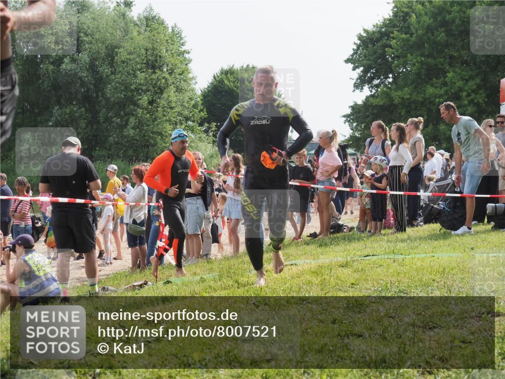 15.06.2025 - 27. Vierlanden-Triathlon KatJ http://msf.ph/oto/8007521 15.06.2025 10:06:13 Schwimmen 362, 369, 370, 381, 418, 448, 455 meine-sportfotos.de