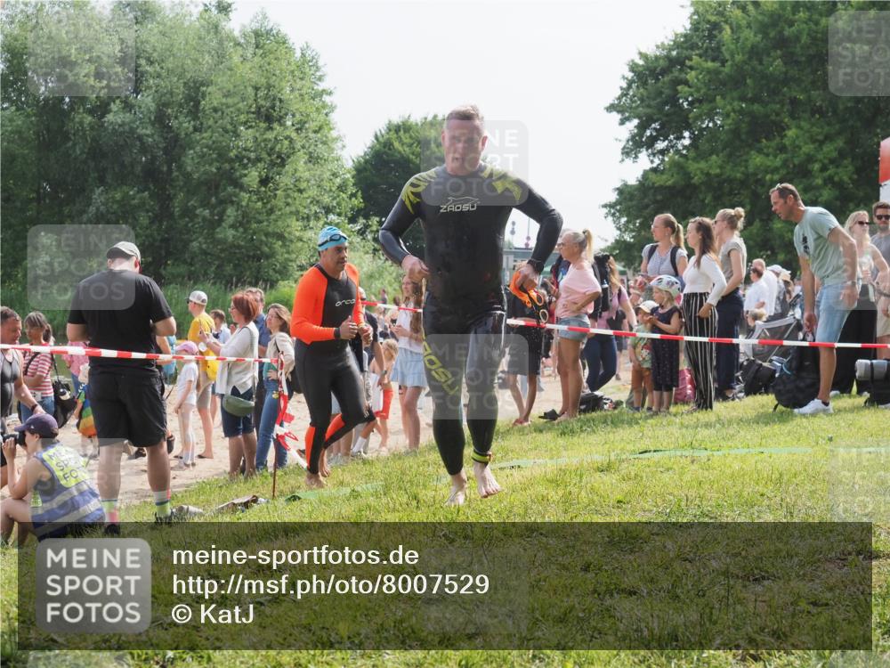 15.06.2025 - 27. Vierlanden-Triathlon KatJ http://msf.ph/oto/8007529 15.06.2025 10:06:13 Schwimmen 362, 369, 370, 381, 418, 448, 455 meine-sportfotos.de
