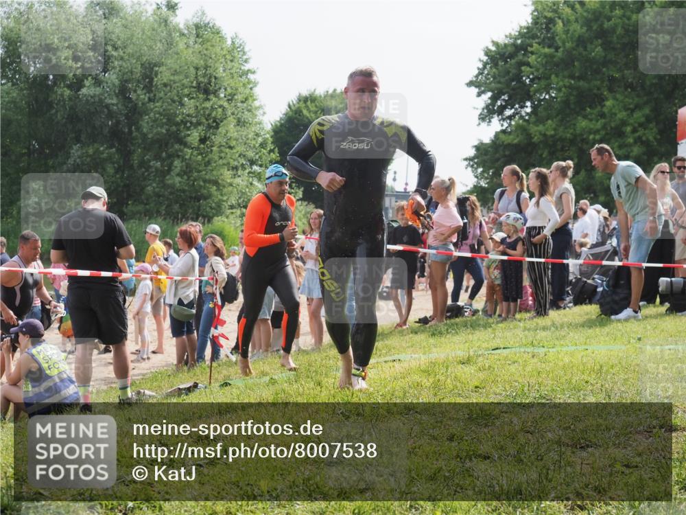 15.06.2025 - 27. Vierlanden-Triathlon KatJ http://msf.ph/oto/8007538 15.06.2025 10:06:14 Schwimmen 362, 369, 370, 381, 418, 448, 455 meine-sportfotos.de