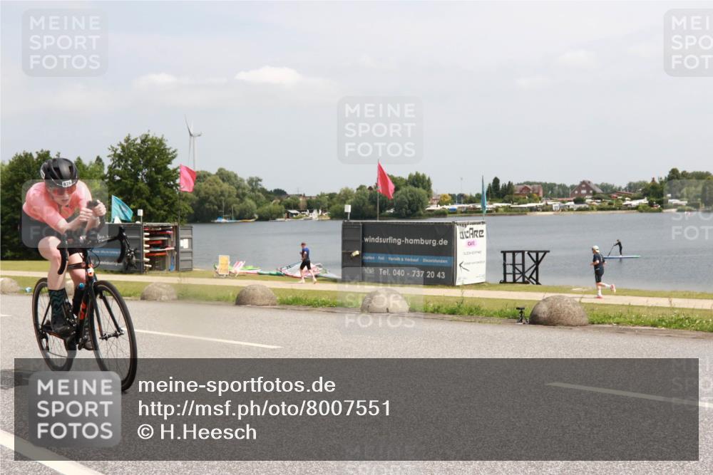21.06.2025 - 27. Vierlanden-Triathlon H.Heesch http://msf.ph/oto/8007551 15.06.2025 12:00:45 Radfahren 199, 204, 879 meine-sportfotos.de