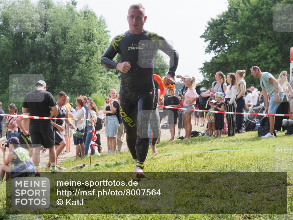 15.06.2025 - 27. Vierlanden-Triathlon KatJ http://msf.ph/oto/8007564 15.06.2025 10:06:14 Schwimmen 362, 369, 370, 381, 418, 448, 455 meine-sportfotos.de