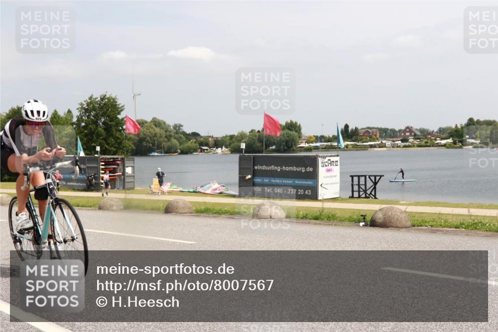 21.06.2025 - 27. Vierlanden-Triathlon H.Heesch http://msf.ph/oto/8007567 15.06.2025 12:00:51 Radfahren 650, 745, 879, 929 meine-sportfotos.de