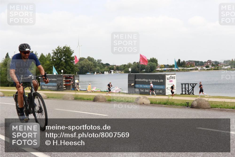 21.06.2025 - 27. Vierlanden-Triathlon H.Heesch http://msf.ph/oto/8007569 15.06.2025 12:09:02 Radfahren 838 meine-sportfotos.de