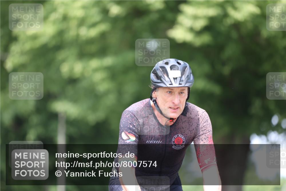 15.06.2025 - 7 Türme Triathlon Yannick Fuchs http://msf.ph/oto/8007574 15.06.2025 13:21:26 Radfahren 369, 484, 671 meine-sportfotos.de