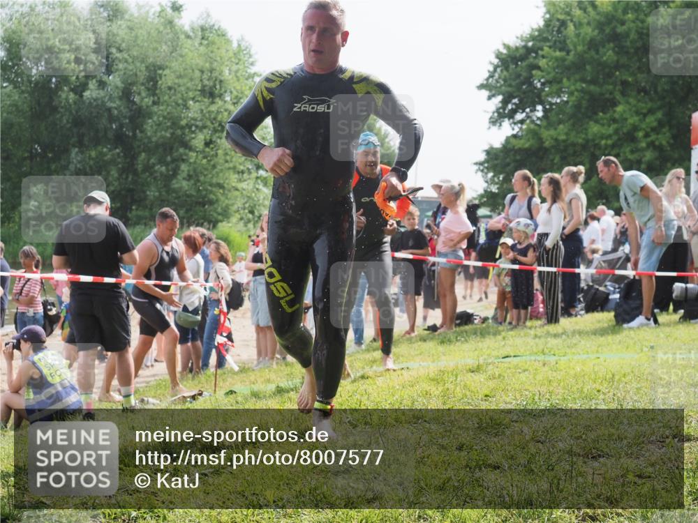 15.06.2025 - 27. Vierlanden-Triathlon KatJ http://msf.ph/oto/8007577 15.06.2025 10:06:14 Schwimmen 362, 369, 370, 381, 418, 448, 455 meine-sportfotos.de