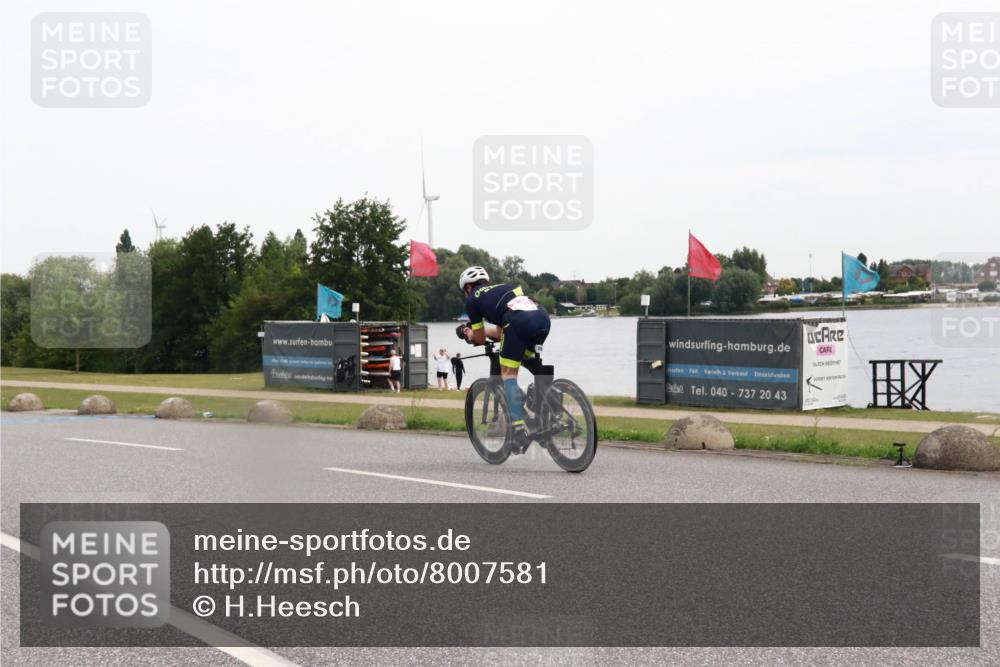 15.06.2025 - 27. Vierlanden-Triathlon H.Heesch http://msf.ph/oto/8007581 15.06.2025 10:44:21 Radfahren 235, 392 meine-sportfotos.de