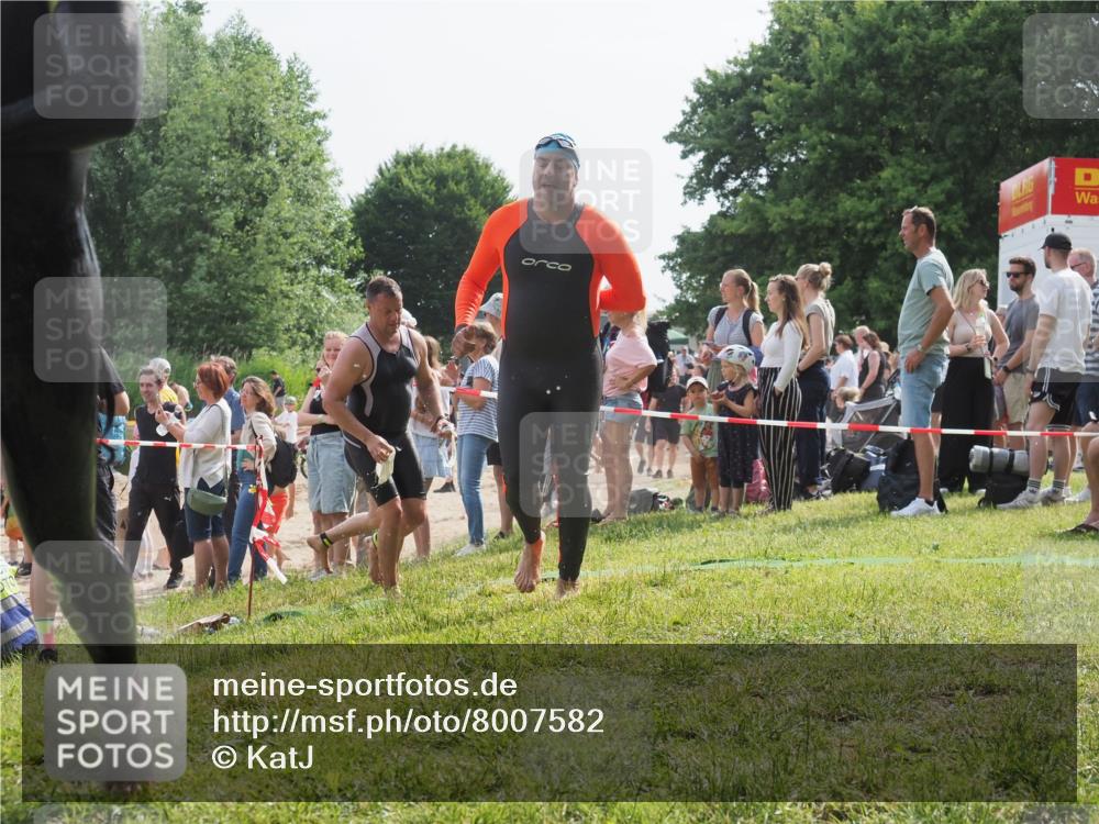 15.06.2025 - 27. Vierlanden-Triathlon KatJ http://msf.ph/oto/8007582 15.06.2025 10:06:15 Schwimmen 362, 369, 370, 381, 418, 448, 455 meine-sportfotos.de