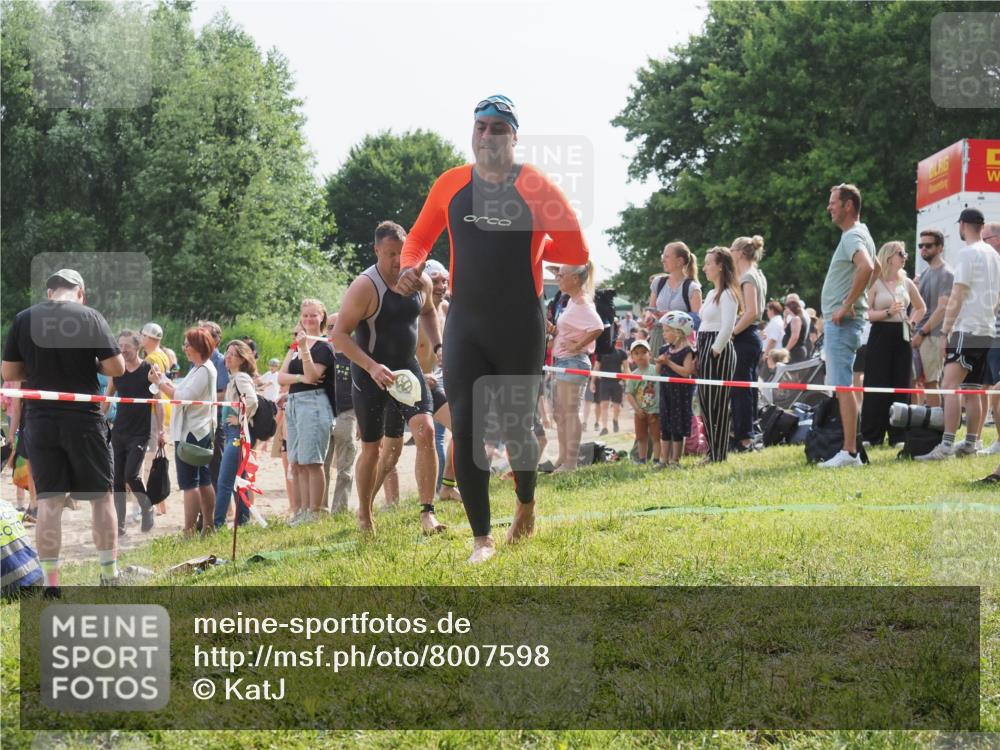15.06.2025 - 27. Vierlanden-Triathlon KatJ http://msf.ph/oto/8007598 15.06.2025 10:06:16 Schwimmen 362, 369, 370, 381, 418, 447, 448, 455 meine-sportfotos.de