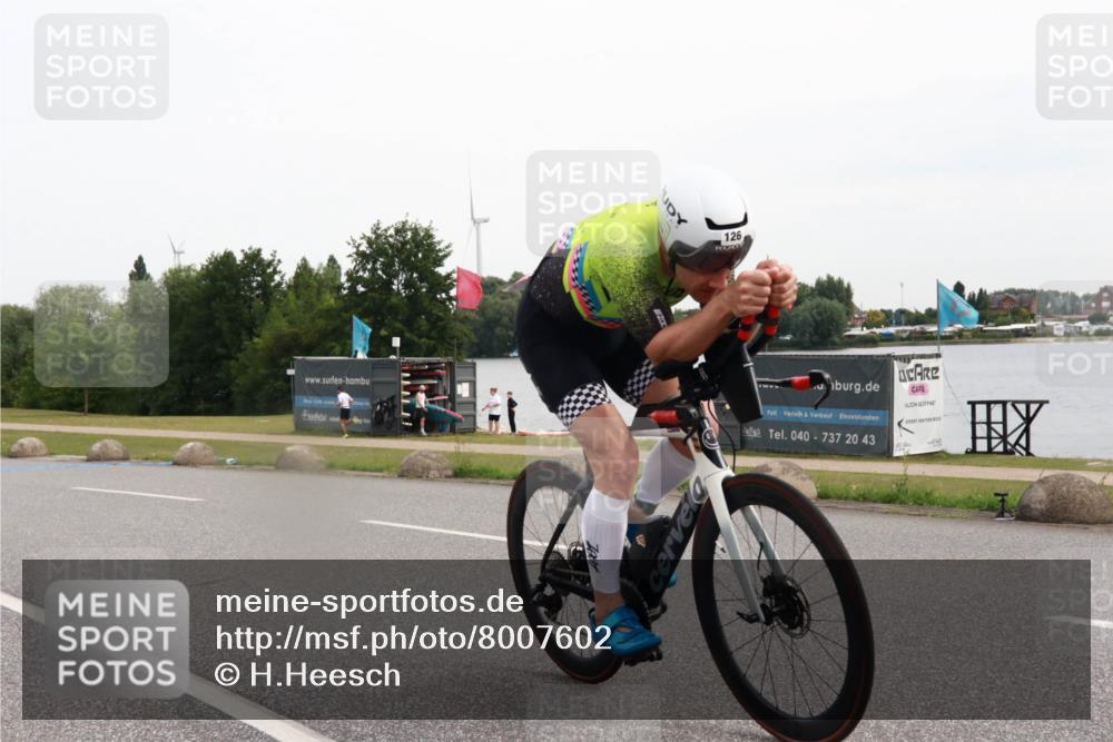 15.06.2025 - 27. Vierlanden-Triathlon H.Heesch http://msf.ph/oto/8007602 15.06.2025 10:44:28 Radfahren 126, 235, 384, 392 meine-sportfotos.de
