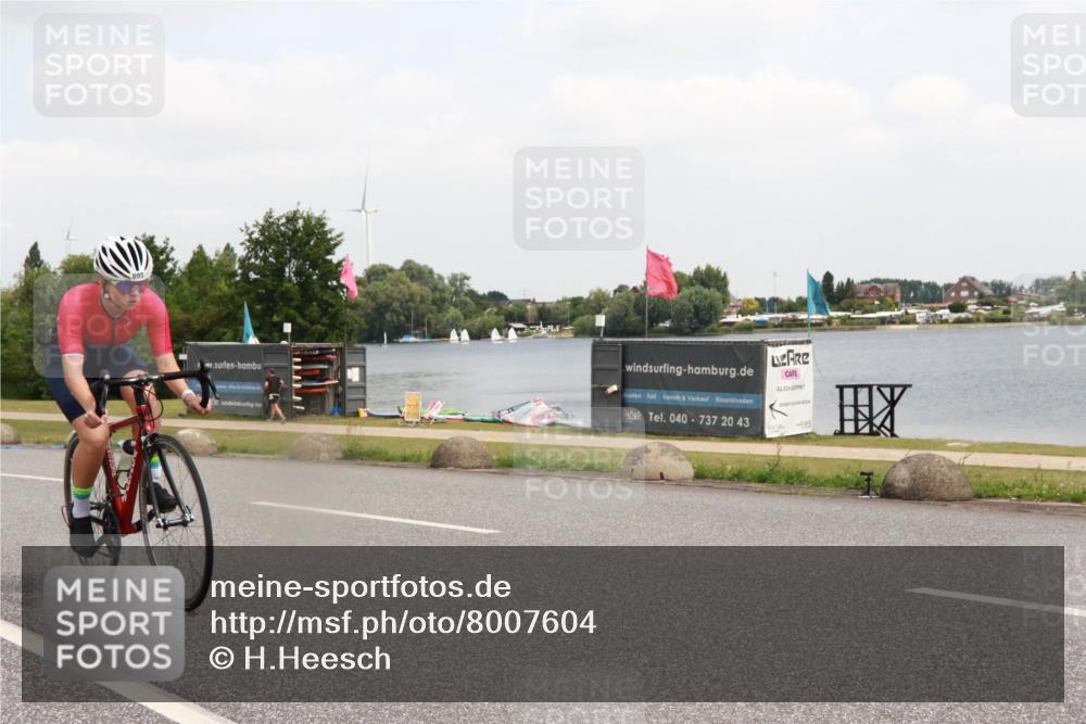 21.06.2025 - 27. Vierlanden-Triathlon H.Heesch http://msf.ph/oto/8007604 15.06.2025 12:09:16 Radfahren 876, 895 meine-sportfotos.de