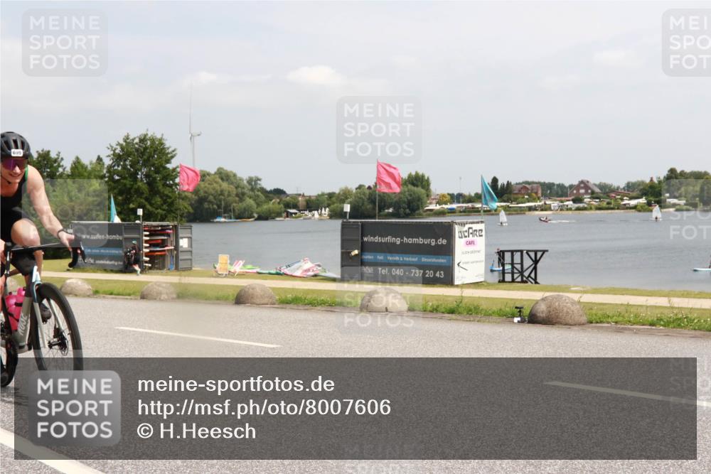 21.06.2025 - 27. Vierlanden-Triathlon H.Heesch http://msf.ph/oto/8007606 15.06.2025 12:01:32 Radfahren 899 meine-sportfotos.de