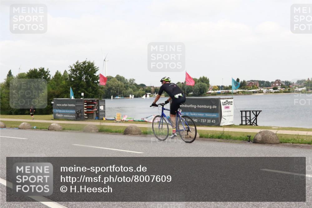 21.06.2025 - 27. Vierlanden-Triathlon H.Heesch http://msf.ph/oto/8007609 15.06.2025 12:09:19 Radfahren 692, 895, 923 meine-sportfotos.de