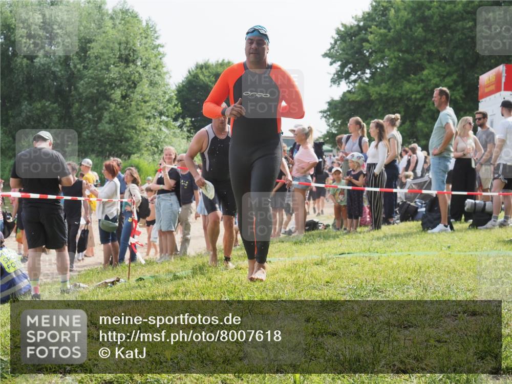 15.06.2025 - 27. Vierlanden-Triathlon KatJ http://msf.ph/oto/8007618 15.06.2025 10:06:16 Schwimmen 362, 369, 370, 381, 418, 447, 448, 455 meine-sportfotos.de