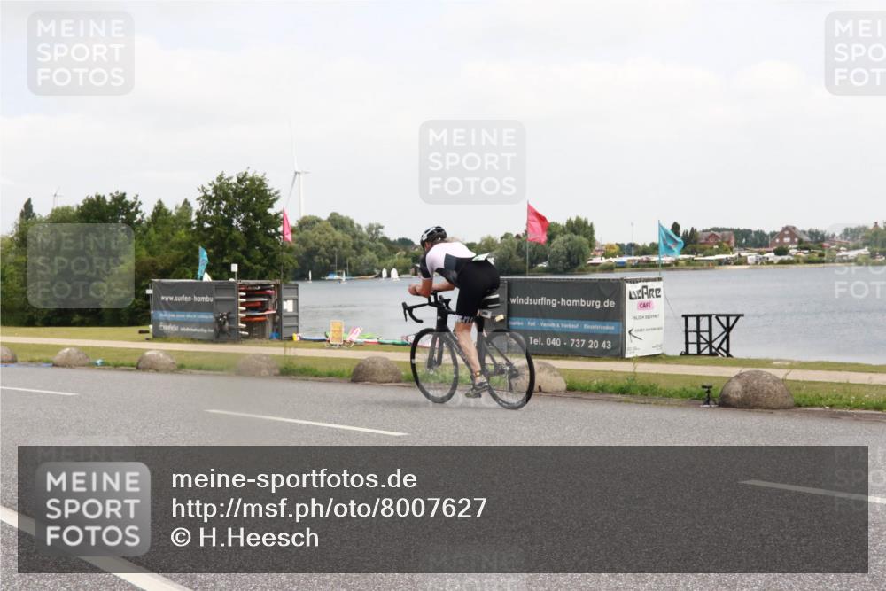 21.06.2025 - 27. Vierlanden-Triathlon H.Heesch http://msf.ph/oto/8007627 15.06.2025 12:09:27 Radfahren 692, 800, 834 meine-sportfotos.de