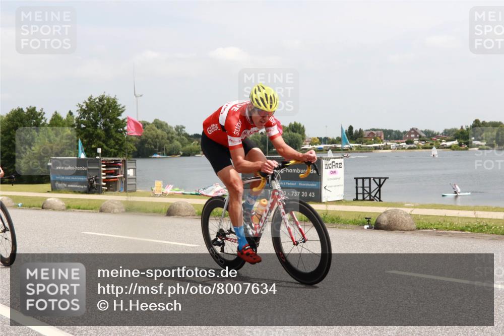 21.06.2025 - 27. Vierlanden-Triathlon H.Heesch http://msf.ph/oto/8007634 15.06.2025 12:01:39 Radfahren 780 meine-sportfotos.de