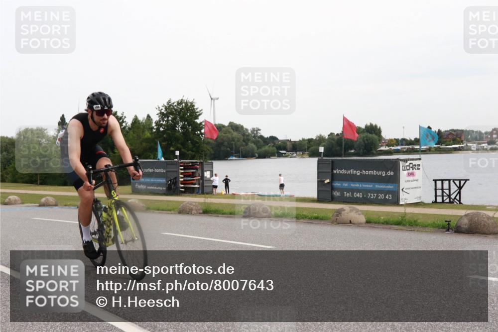 15.06.2025 - 27. Vierlanden-Triathlon H.Heesch http://msf.ph/oto/8007643 15.06.2025 10:44:35 Radfahren 180, 237, 384, 388, 464 meine-sportfotos.de