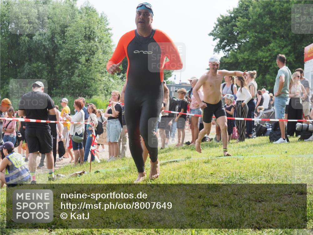 15.06.2025 - 27. Vierlanden-Triathlon KatJ http://msf.ph/oto/8007649 15.06.2025 10:06:16 Schwimmen 362, 369, 370, 381, 418, 447, 448, 455 meine-sportfotos.de