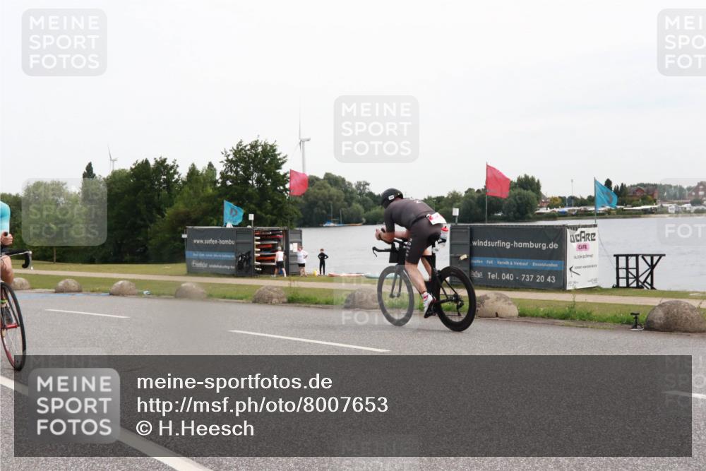 15.06.2025 - 27. Vierlanden-Triathlon H.Heesch http://msf.ph/oto/8007653 15.06.2025 10:44:44 Radfahren 133, 154, 434 meine-sportfotos.de