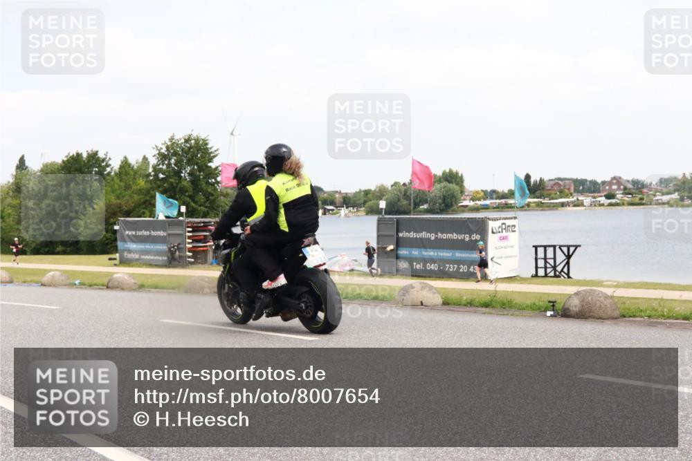 21.06.2025 - 27. Vierlanden-Triathlon H.Heesch http://msf.ph/oto/8007654 15.06.2025 12:09:32 Radfahren 759, 800 meine-sportfotos.de