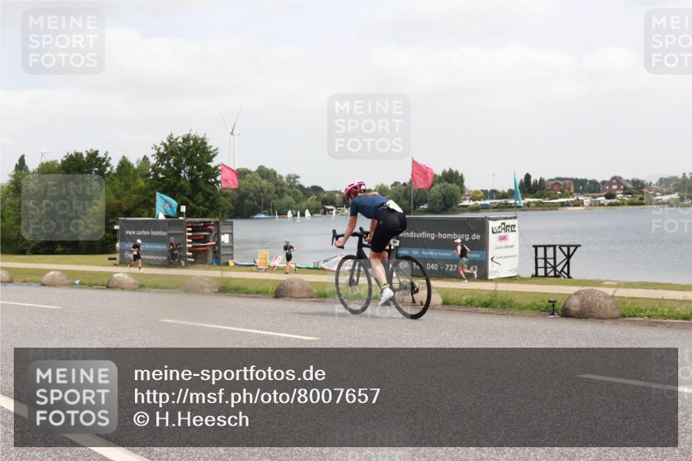 21.06.2025 - 27. Vierlanden-Triathlon H.Heesch http://msf.ph/oto/8007657 15.06.2025 12:09:37 Radfahren 759 meine-sportfotos.de