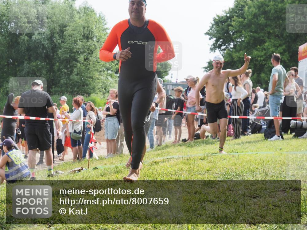 15.06.2025 - 27. Vierlanden-Triathlon KatJ http://msf.ph/oto/8007659 15.06.2025 10:06:17 Schwimmen 362, 369, 370, 381, 418, 447, 448, 455 meine-sportfotos.de