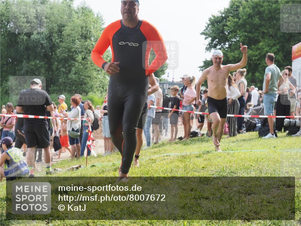 15.06.2025 - 27. Vierlanden-Triathlon KatJ http://msf.ph/oto/8007672 15.06.2025 10:06:17 Schwimmen 362, 369, 370, 381, 418, 447, 448, 455 meine-sportfotos.de