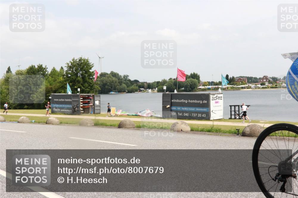 21.06.2025 - 27. Vierlanden-Triathlon H.Heesch http://msf.ph/oto/8007679 15.06.2025 12:02:11 Radfahren 960 meine-sportfotos.de