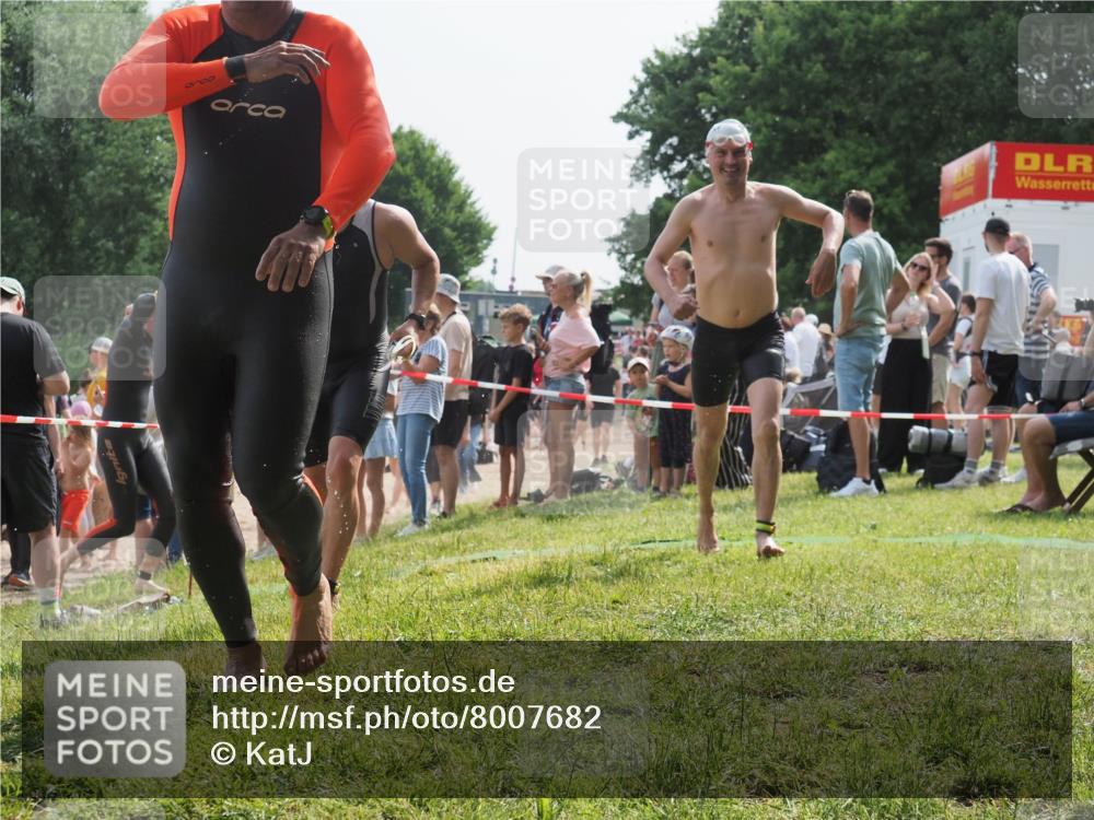 15.06.2025 - 27. Vierlanden-Triathlon KatJ http://msf.ph/oto/8007682 15.06.2025 10:06:17 Schwimmen 362, 369, 370, 381, 418, 447, 448, 455 meine-sportfotos.de
