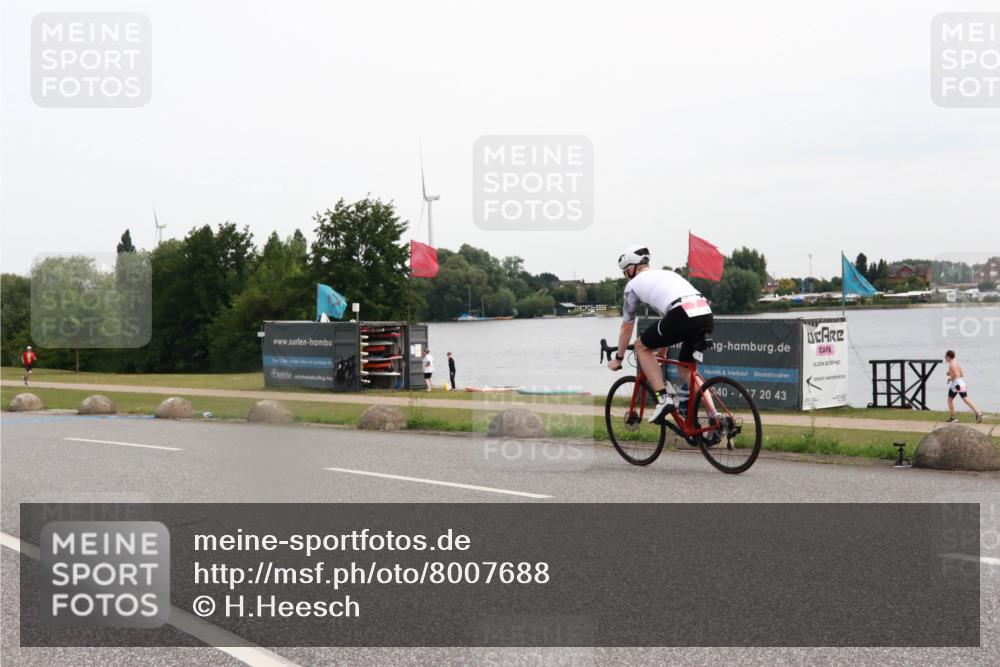 15.06.2025 - 27. Vierlanden-Triathlon H.Heesch http://msf.ph/oto/8007688 15.06.2025 10:44:46 Radfahren 133, 154, 161, 434 meine-sportfotos.de